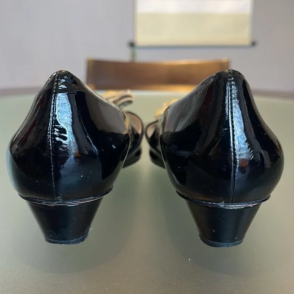 VIA SPIGA | Black Patent Leather Peep Toe with Camellia Flower - sz 7 - Picture 5 of 9